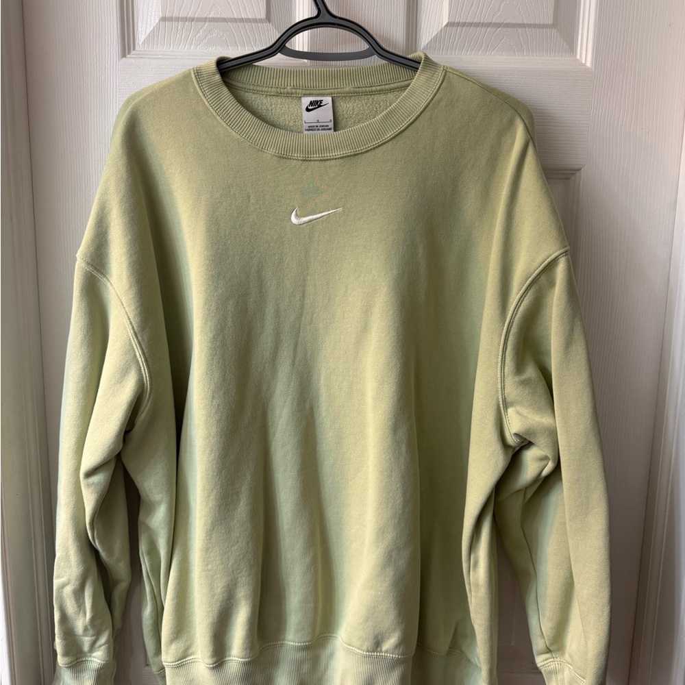 Nike women’s Green Sweater set